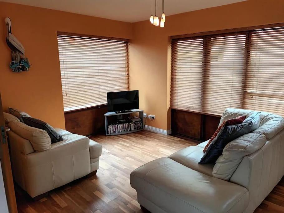 Village Centre Apartment Лехинч Екстериор снимка