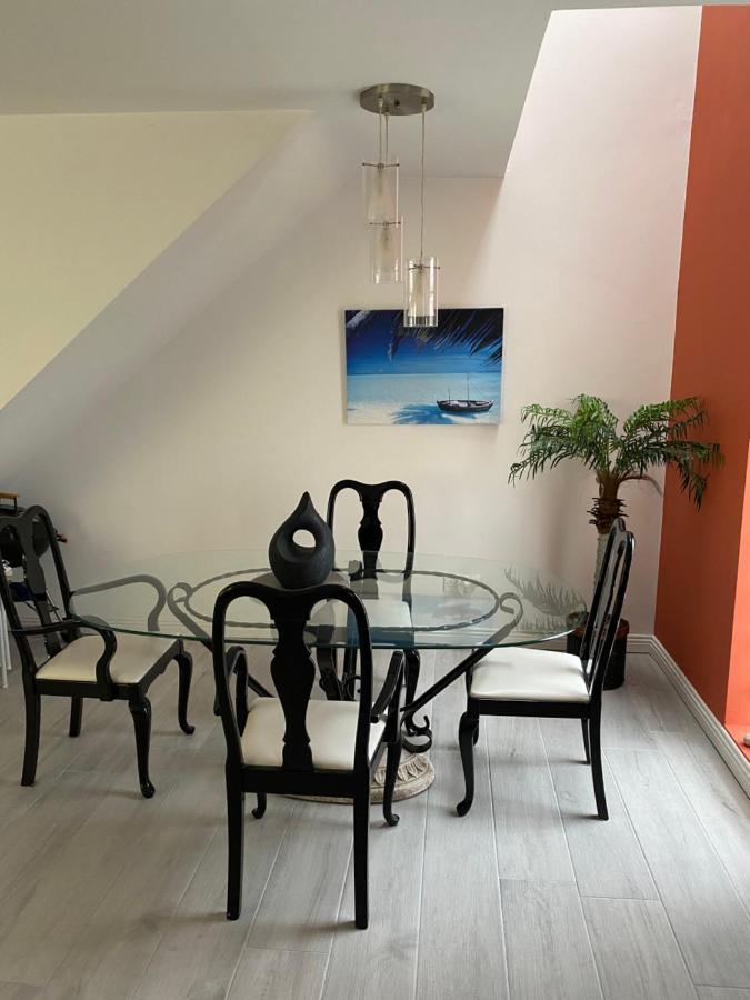 Village Centre Apartment Лехинч Екстериор снимка