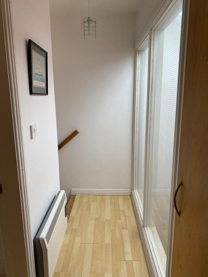 Village Centre Apartment Лехинч Екстериор снимка