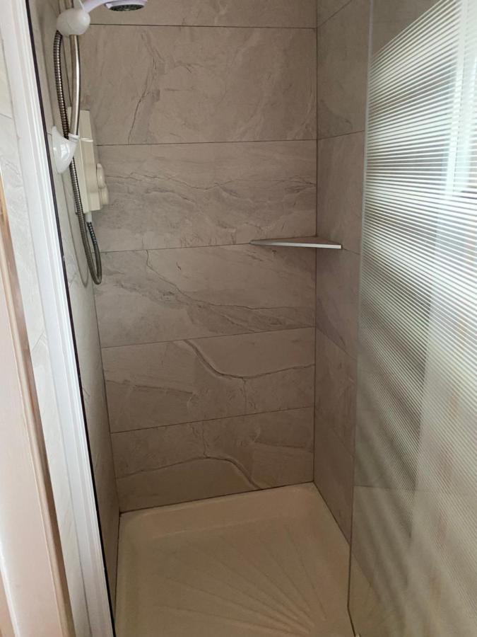 Village Centre Apartment Лехинч Екстериор снимка