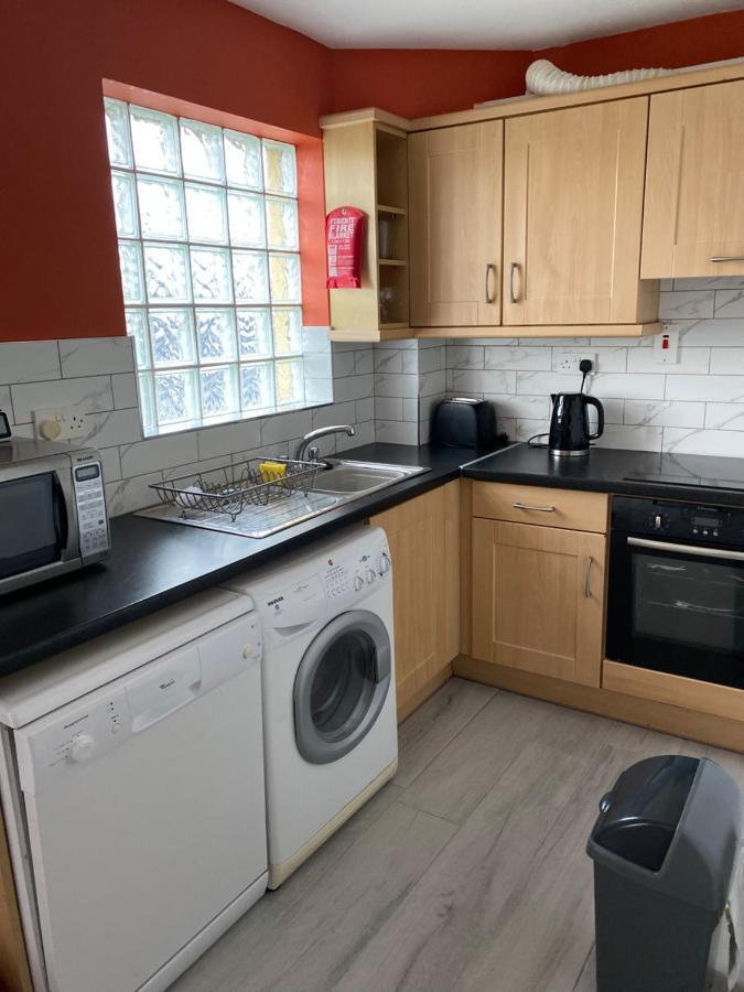 Village Centre Apartment Лехинч Екстериор снимка